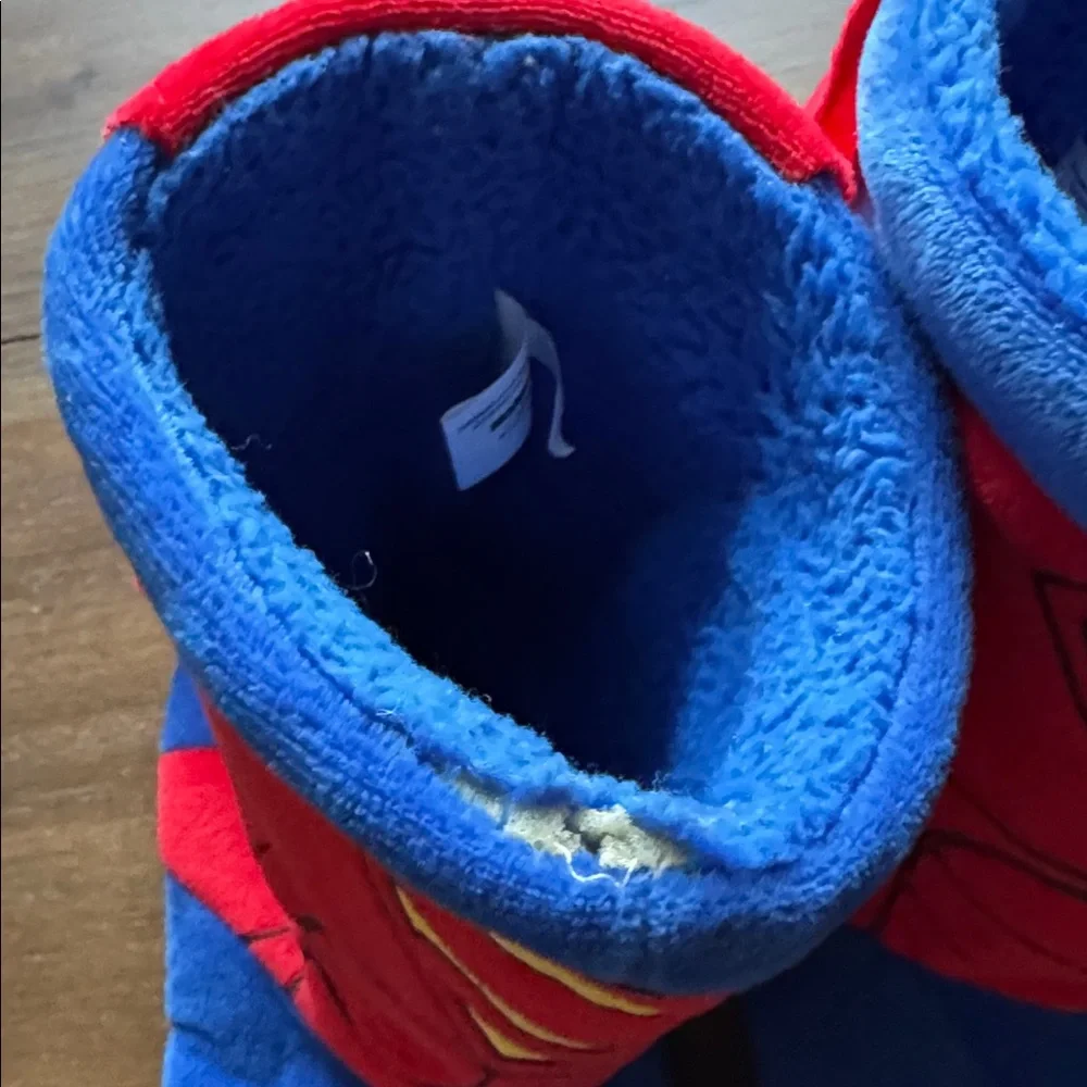 Size M (estimated 12-13) DC Comics Boy's Superman Superhero Slipper Booties